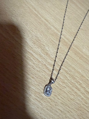 Women's silver necklace with stone like new