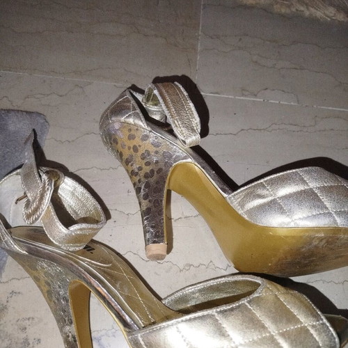 A To Z Greek gold sandals like new, size 39