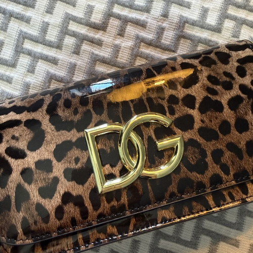 Dolce & Gabbana leopard print bag like new, brown shiny fabric