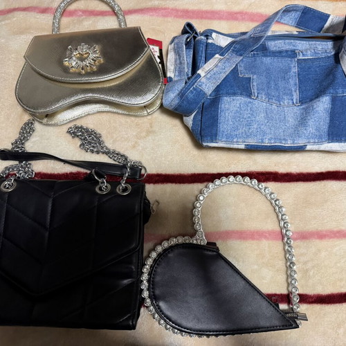Bags pack of 4 like new, colorful
