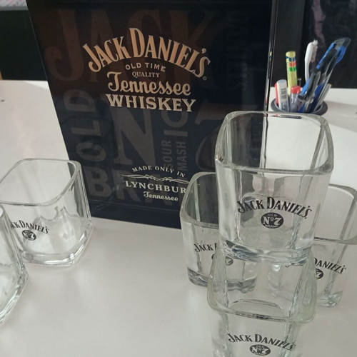Jack Daniel's Old No7 brand set with 6 whiskey glasses and metal box new