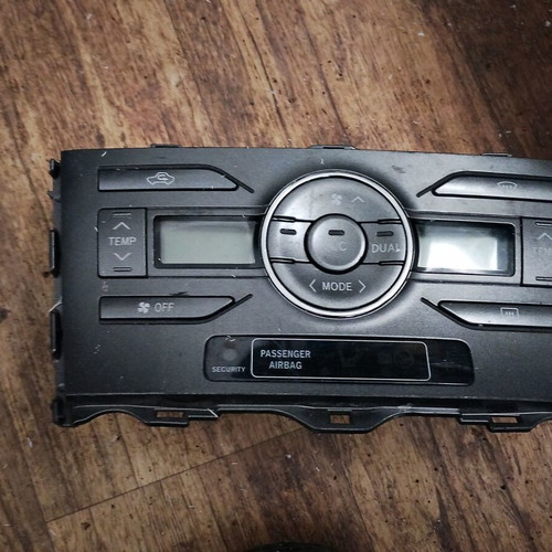 Toyota Auris climate control panel used 55900-02220-B