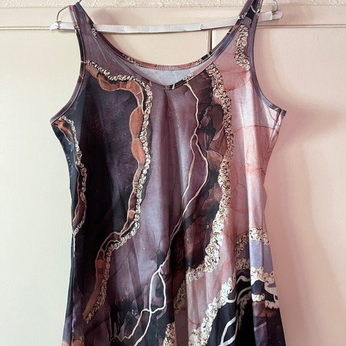 Women's sleeveless top with marble print, summer fashion