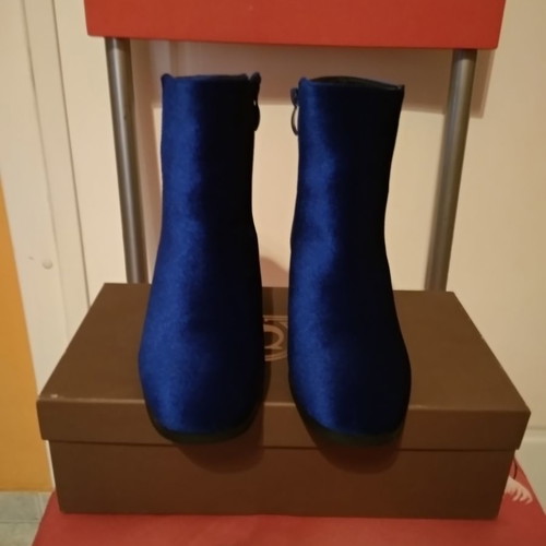 Velvet blue ankle boots size 36 new with 4.5 cm heel
