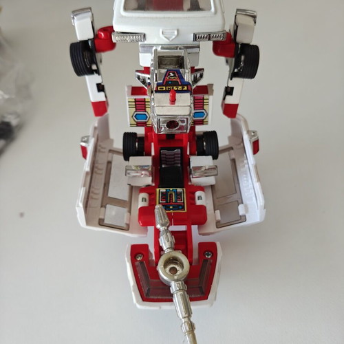 Transformers Diaclone Ambulance Ratchet used with accessories
