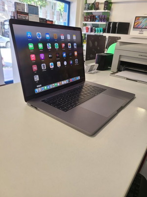 Apple Macbook Pro 15inch 2019 i7 16GB RAM 256GB SSD Radeon Pro 555X 4GB used