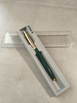 Parker Jotter Classic ballpoint pen green with gold details