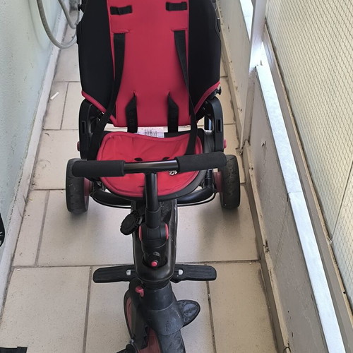 SmarTrike STR7 J Red tricycle like new with sun canopy and storage bag