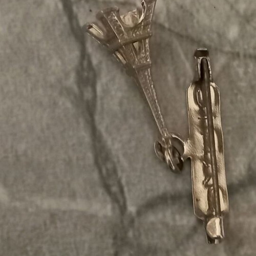 Eiffel Tower pin silver color new