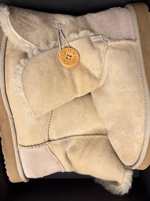 Ugg Australia beige boots size 39 like new
