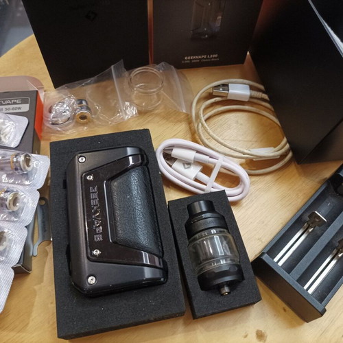 GeekVape L200 electronic cigarette like new, 5.5ml, 200W, black