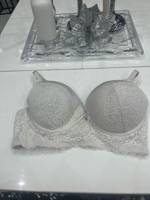 Bra 85 D used, white, with large push up pads