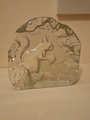 Kosta Boda decorative paperweight like new with squirrel design