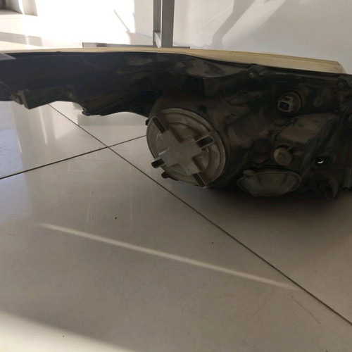 Toyota Avensis 2009 front left headlight