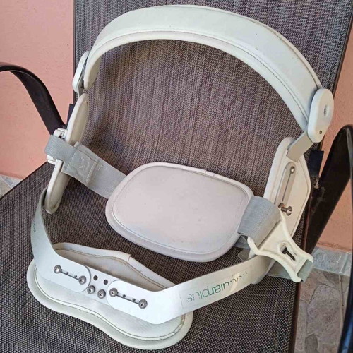 Three-point body brace like new, size medium