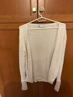 Ζακέτα Zara άσπρη σαν καινούργιο με διακοσμητικά κουμπιά