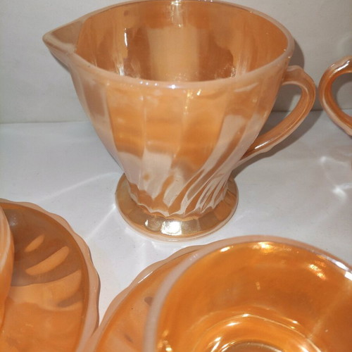 Anchor Hocking coffee set 9 cups, 6 plates, sugar bowl and creamer like new