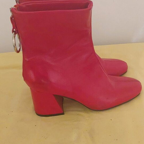Red ankle boots like new, size 39, striking design