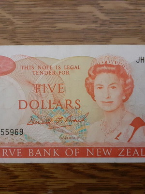 New Zealand 5 Dollars 1981-1992 used banknote