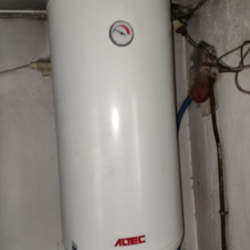 Riello oil burner 50000kcal with 120lt boiler, cast iron boiler and 1000lt tank like new