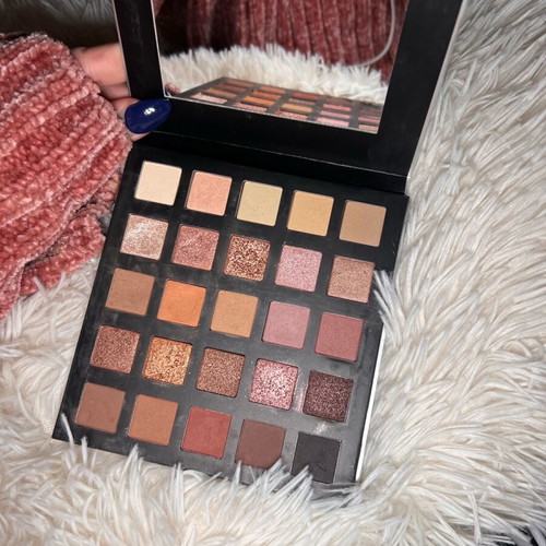 Lorac professional eyeshadow palette like new with 25 shades
