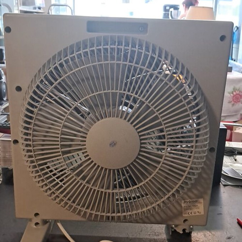 Primo fan used, one leg broken but stands normally