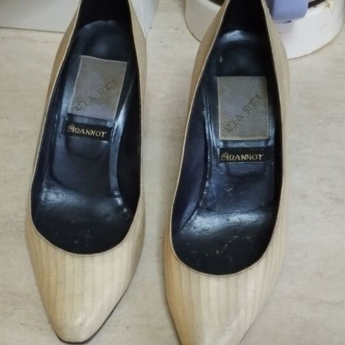 Leather pumps used with snake pattern size 35 beige