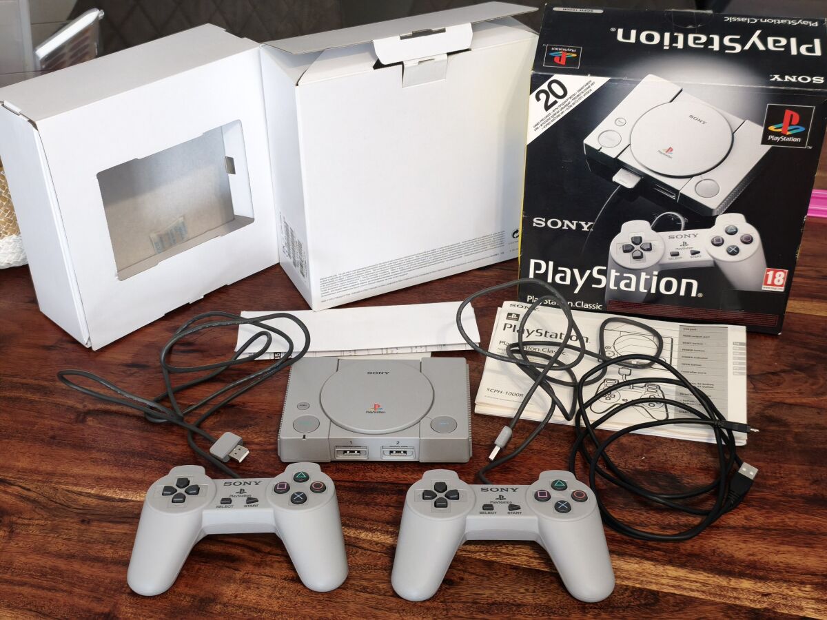 PlayStation Classic console with 2… - € 150,00 - Vendora.cy