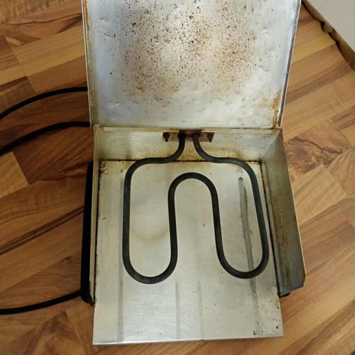 Toaster and grill like new, needs cleaning