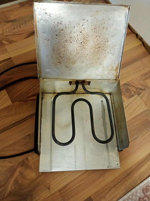 Toaster and grill like new, needs cleaning