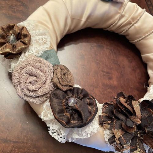 Decorative door wreath like new, 25 cm diameter, beige brown