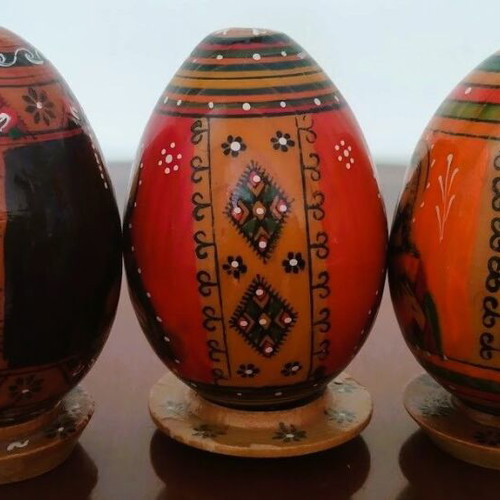 3 HAND-PAINTED EGGS