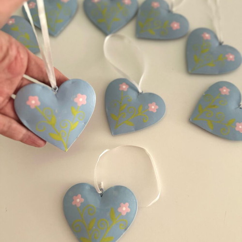 Set of 10 metal hanging heart decorations in pastel blue-lilac, like new