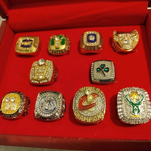 NBA collection of 10 rings like new in wooden box