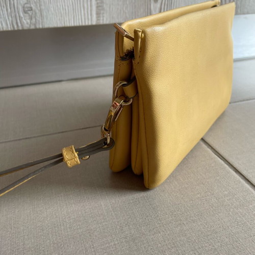 Accesorize yellow crossbody bag like new