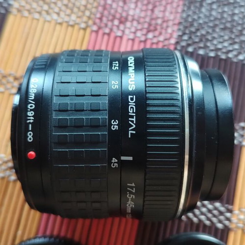 Olympus E420 DSLR camera like new with 2 lenses 17.5-45mm & 40-150mm telephoto