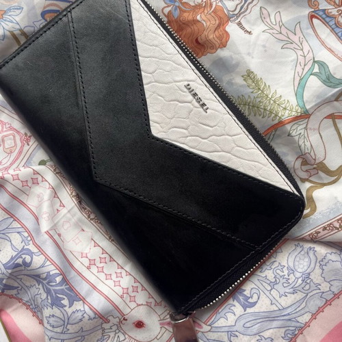 Diesel leather wallet like new, black and white
