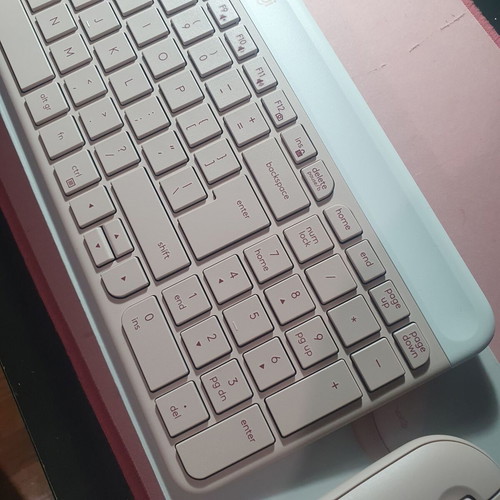 Logitech MK470 wireless keyboard and mouse pink US layout