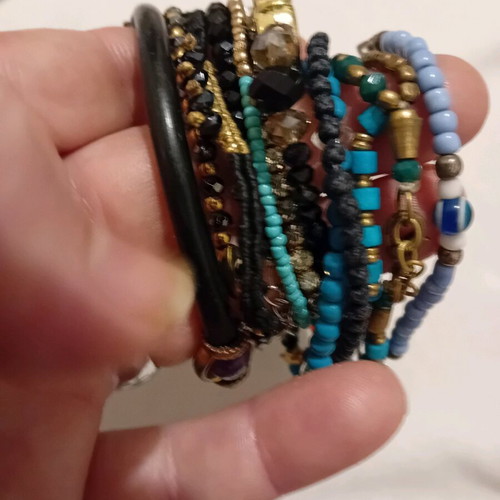 Bracelets like new, pack of 10 multicolored