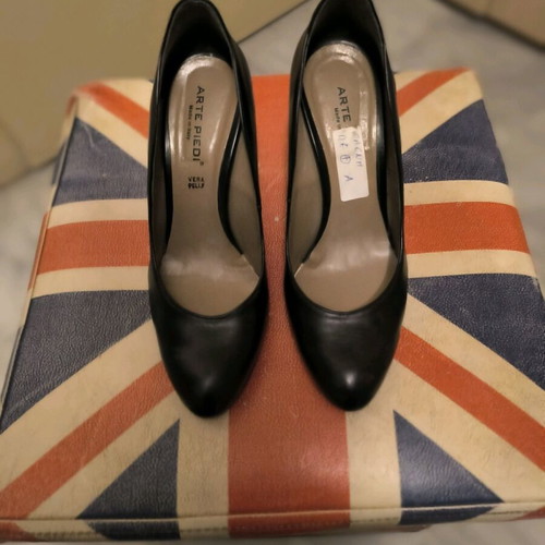 Arte Piedi black leather pumps size 39 like new
