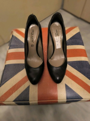 Arte Piedi black leather pumps size 39 like new