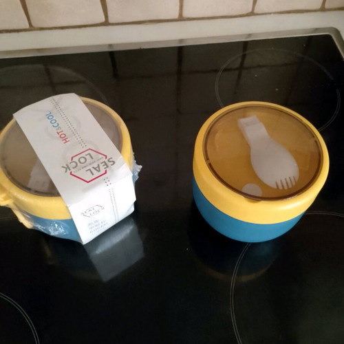 Food containers new with insulated bags, water bottle and sandwich box