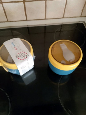 Food containers new with insulated bags, water bottle and sandwich box