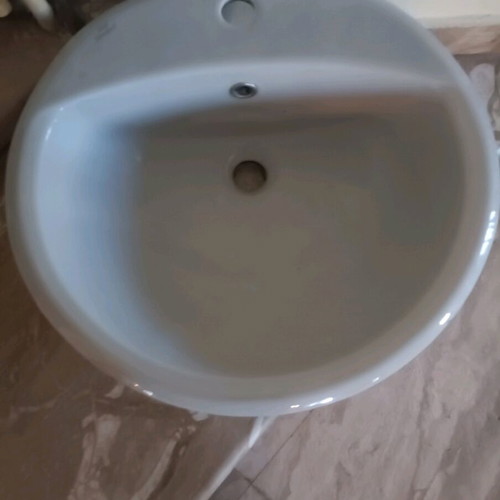 Ideal Standard round bathroom sink like new