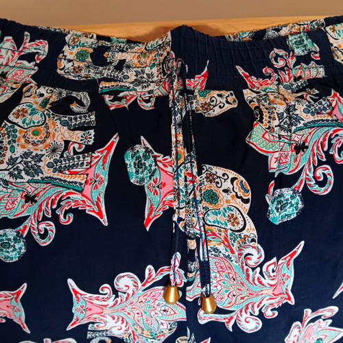 Celestino shorts like new, women's ethnic lachouri pattern, size XL, blue with lace