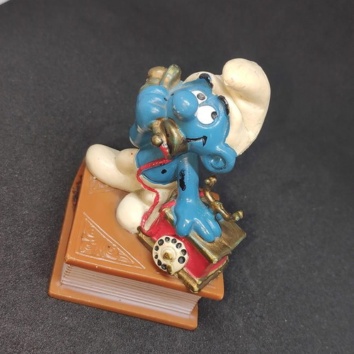 Smurf Peyo Figure with Phone and Box like new