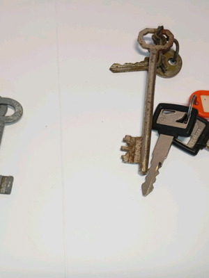Vintage keys used, whole set