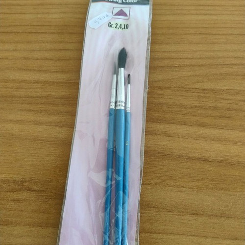 Set of 3 new paintbrushes sizes 2, 4 and 10