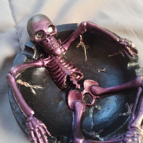 Decorative ashtray handmade from resin
