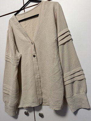 Shirt beige used, one size